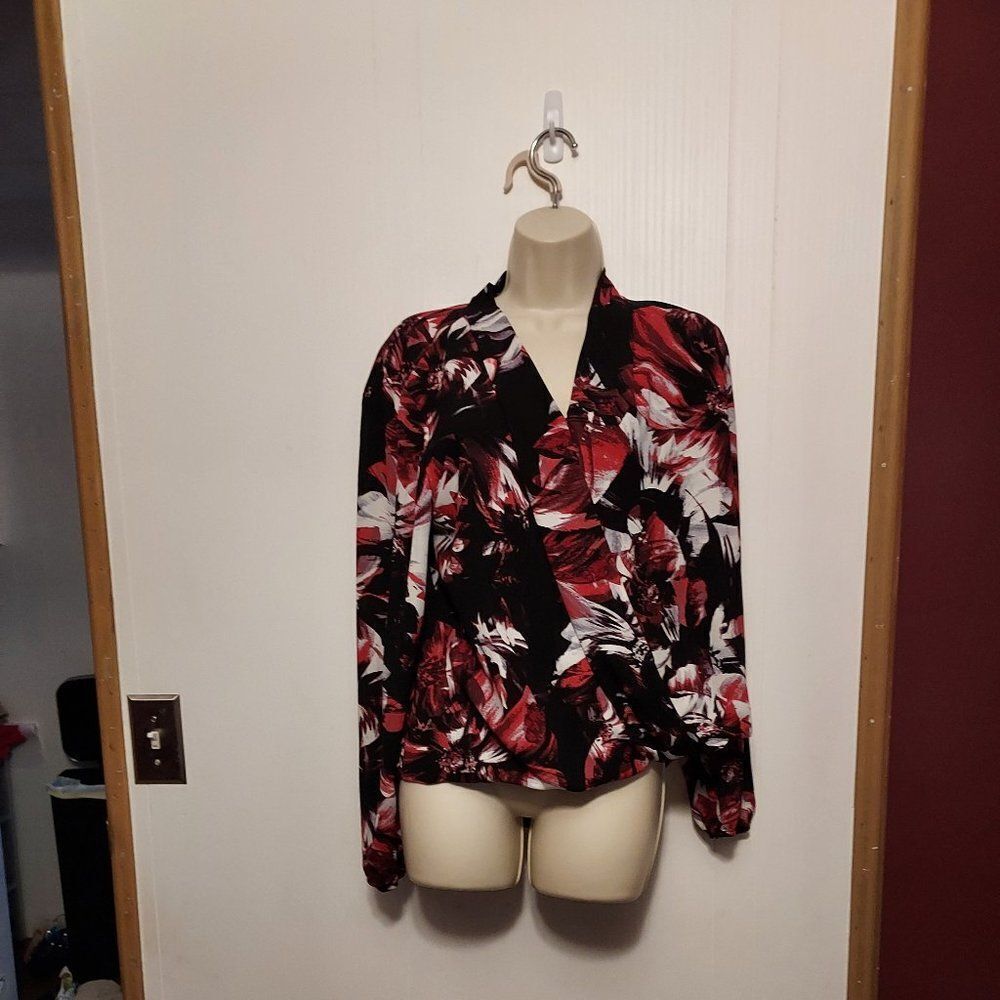 Alfani  VGC armpit to pit  20 1/2 inch length is  22 front  215 1/2 back